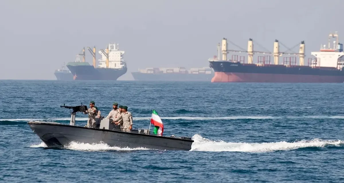 Iran Buka Jalur Pelayaran Selat Hormuz Bagi Kapal Non-Musuh