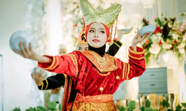 Tari Piring Sebuah Warisan Budaya Sumatera Barat, Yuk Simak
