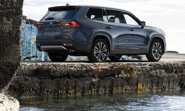 Toyota Grand Highlander Woodland Bawa Suspensi Lebih Tinggi