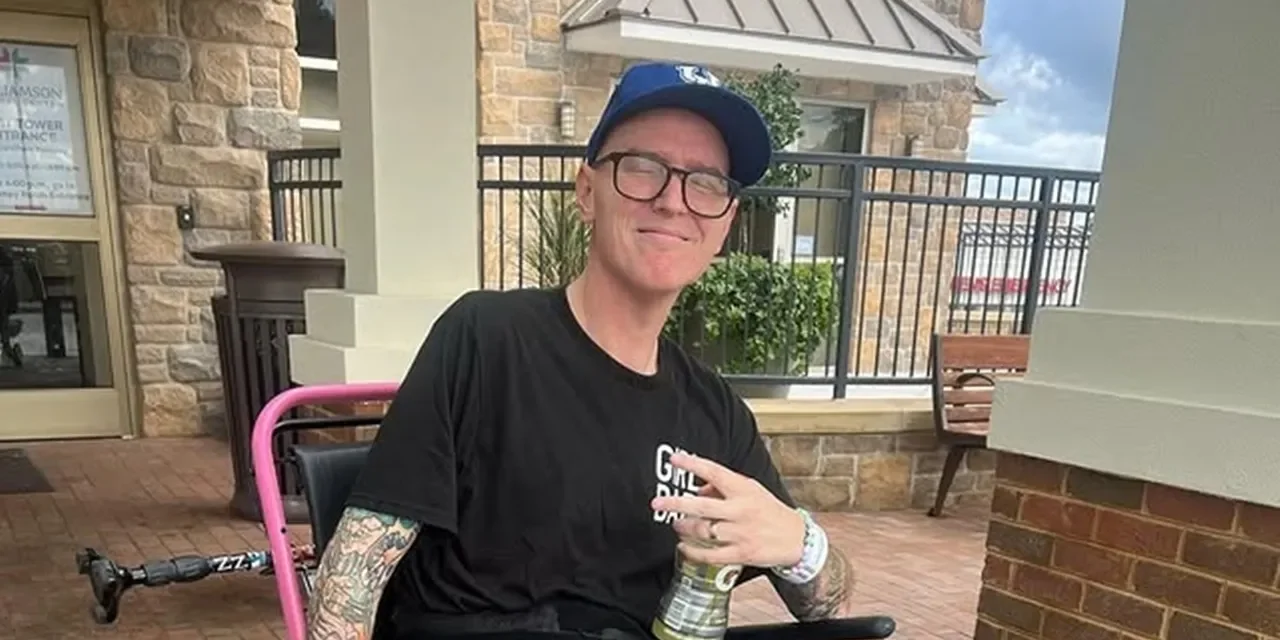 Chad Gilbert! Gitaris New Found Glory Meninggal Dunia